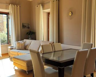 Neptune Apartment - Nettuno - Essbereich