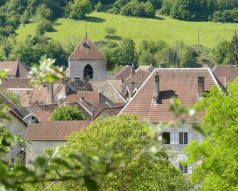 Gîte 'Une Maison sur la Loue' (A House on the River Loue) - Mouthier-Haute-Pierre - Vista del exterior