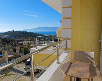 Sunny Holiday - Saranda - Balkong