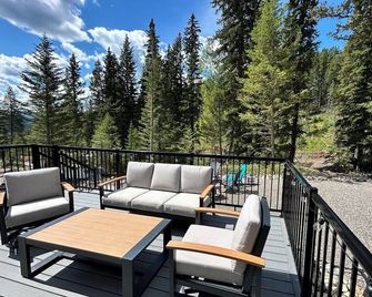 Mountainside Hideaway With Games Room - Crowsnest Pass - Balkon