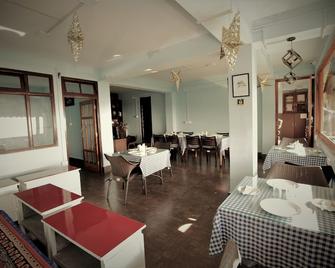 ذا جريفونز نيست - جانجتوك - مطعم