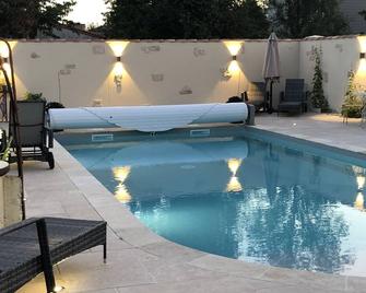 Pretty Traditional Farmhouse, With own Private Pool Near Beaches - Angles - Piscine