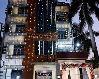 Hotel Golden Sky - לאקנאו - בניין