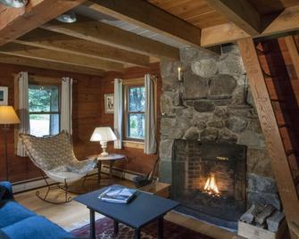 Stetson Hollow Cabin By Stetson Brook - Warren - Living room