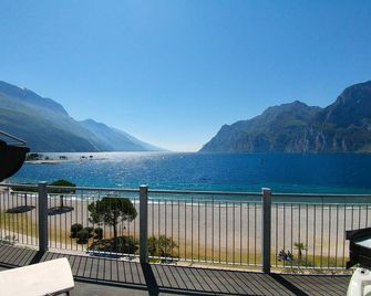 Hotel Baia Azzurra - Arco - Balcón