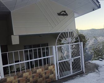 Vatsalyam Home Stay - Shimla - Balcón