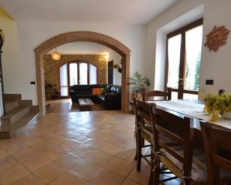 Charming Villa in Suvereto with Hot Tub - Suvereto - Eetruimte