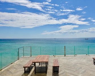 M Hotel Kupang - Kupang - Strand