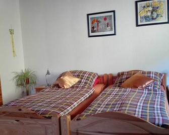 Haus am Bach - Apartment 30sqm, 1 living room / bedroom, max. 3 persons - Freiburg im Breisgau - Bedroom