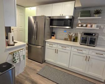 New Flat 15 Mins from Gillette Stadium World Cup - Stoughton - Kitchen