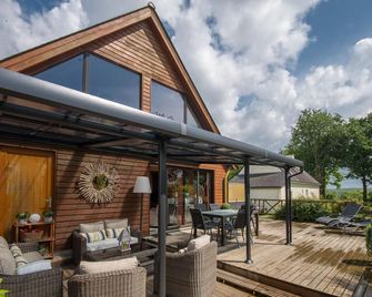 L'Ecrin de Bois et son spa - Mur-de-Bretagne - Patio