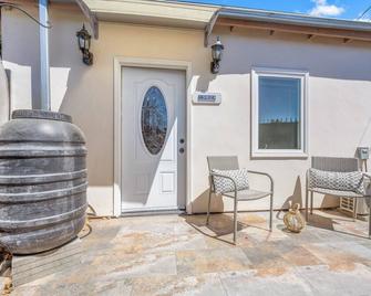 Woodland Victory Hideaway - Woodland Hills - Patio