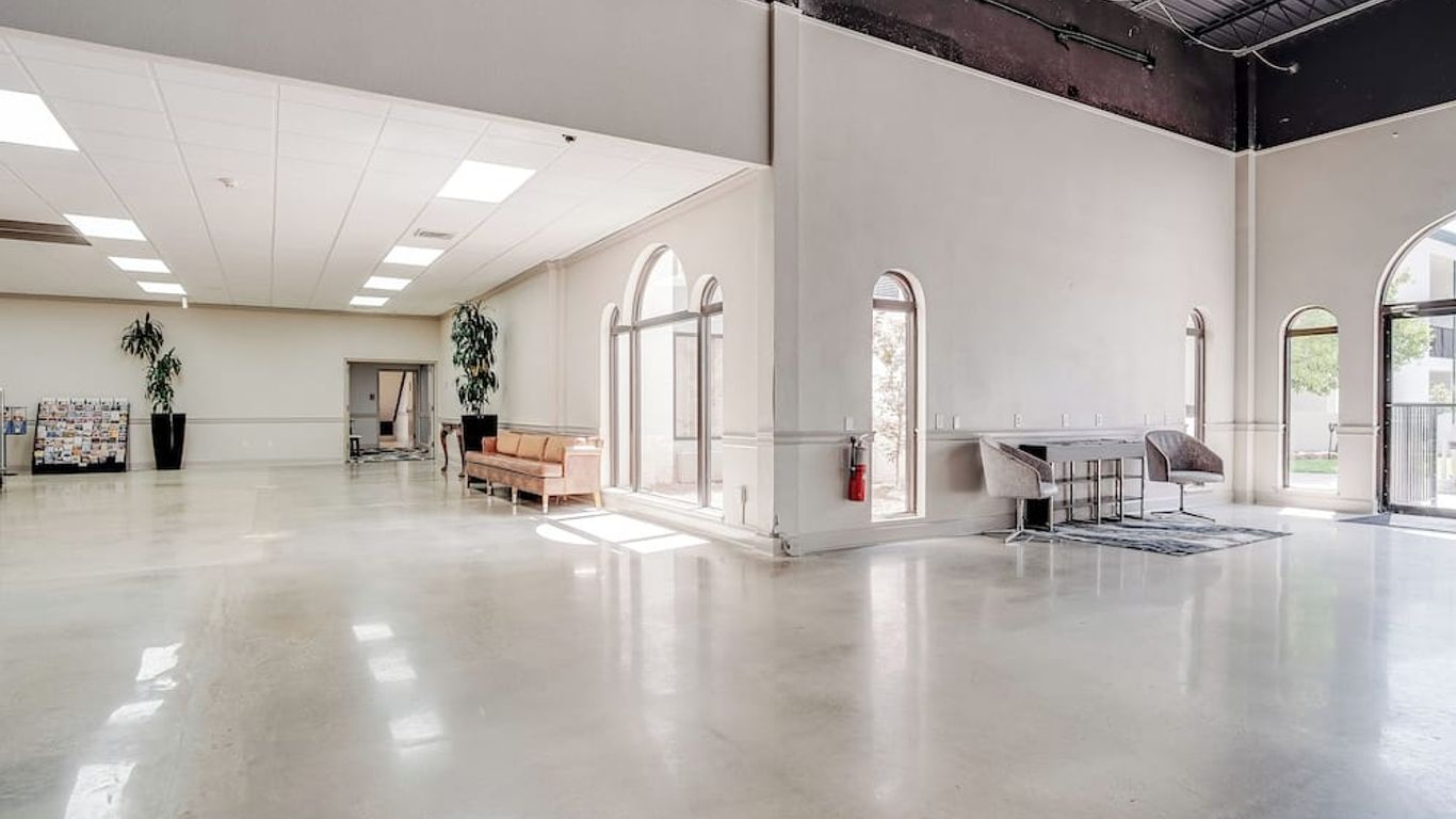 Cottonwood Suites Savannah Hotel & Conference Center