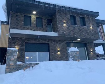 Lovely villa with Jacuzi and the best view in Popova Shapka - Tetovo - Building