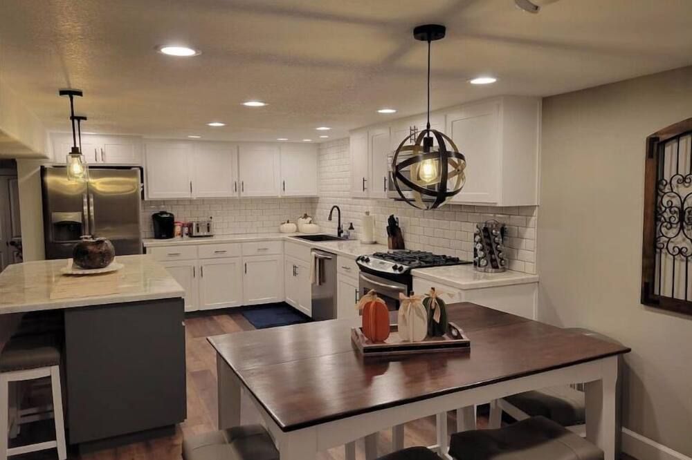 Entire Guest Unit - Cool Canby Crib-Full Basement - Canby - Cocina