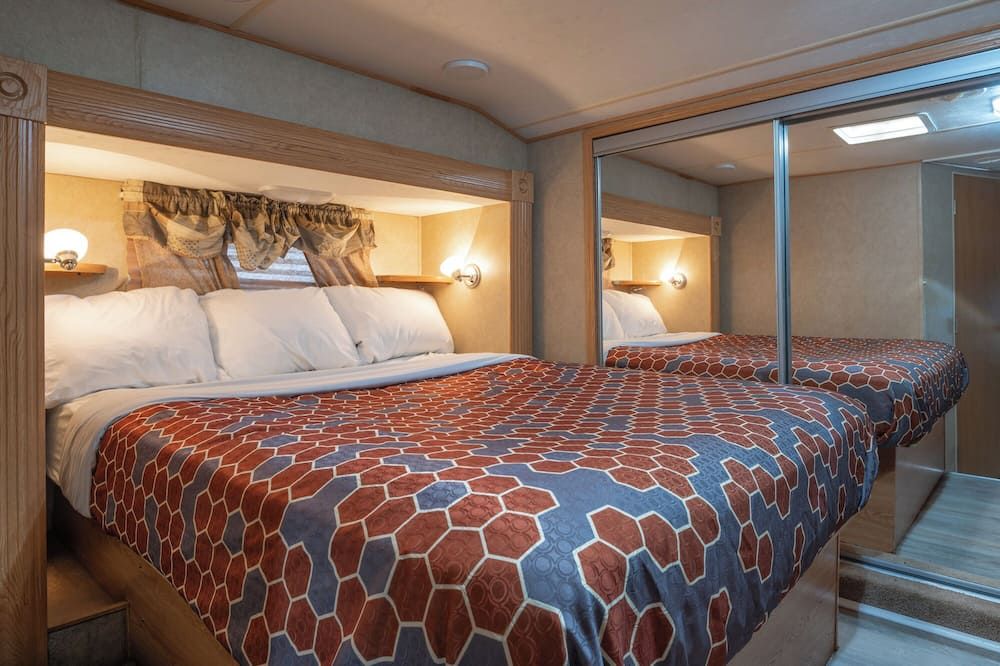 Far West RV Park and Cabins - Forks - Schlafzimmer