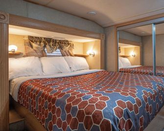 Far West RV Park and Cabins - Forks - Schlafzimmer