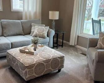 Central House Home Away From Home! - Bluffton - Huiskamer