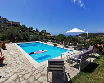 'Villa Riviera' Between sea view + mountain view with pool + BBQ terrace near the coast! - Bordighera - Pool