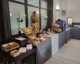 Brit Hotel Confort Auclair - Guéret - Buffet