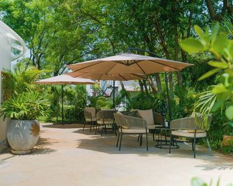 Vsr Vriksha Naturopathy Wellness - Hyderabad - Patio