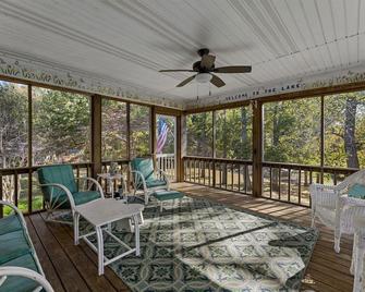 3 bedroom/2 full bath lakefront home with gentle slope to private covered dock - Cadiz - Restaurace