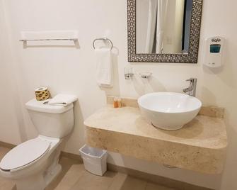 Suites Mexico Plaza Salamanca - Salamanca - Bathroom