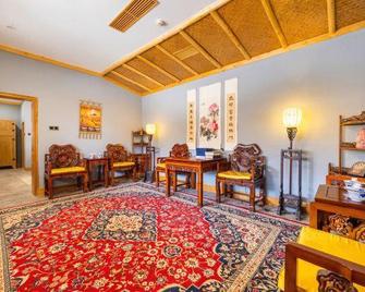 The Silk Road Dunhuang Hotel - Jiuquan - Living room
