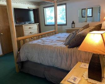 Relaxing Lake House, Private Beach/Yard, Dock, Jetski Lift, Continental Breakfst - Brookings - Ložnice