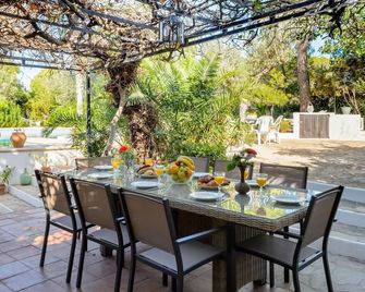 Villa Can Sarrio - Sant Carles de Peralta - Patio