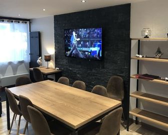 Plagne Center, Exceptional Location, New Apartment At The Foot Of The Slopes - La Plagne-Tarentaise - Dining room