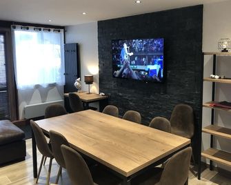 Plagne Center, Exceptional Location, New Apartment At The Foot Of The Slopes - La Plagne-Tarentaise - Dining room