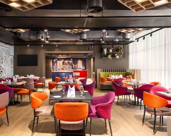 La Quinta by Wyndham Abu Dhabi Al Wahda - Abu Dhabi - Restaurant