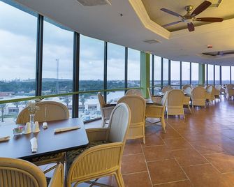 Quality Inn Pasadena - Houston East - Пасадена - Ресторан