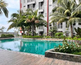 Vidaview Apart for Family near Mall Panakkukang by NAD - Makassar - Alberca