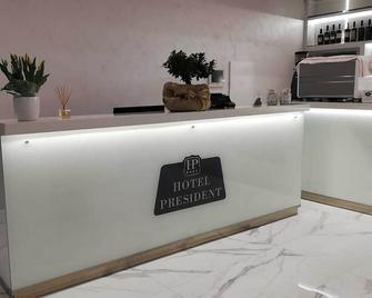 Hotel Presidente - Porto Cesareo - Rezeption