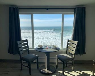 West Beach Suites - Lincoln City - Dining room