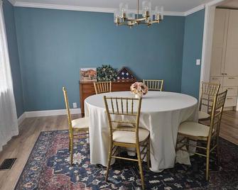 Charming 3-bedroom house with WiFi and AC in Brookville's quiet Northside - Brookville - Jídelna