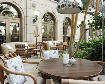Mito Plaza Hotel - Mito - Patio
