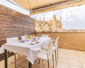 Relax Above the City-Terrace, Views & Comfort - Huesca - Balcón