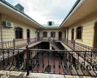 Shahram Plus - Samarqand - Balkon