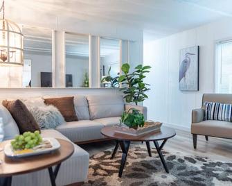 Stylish and Spotless Beach Getaway - Grayland - Sala de estar