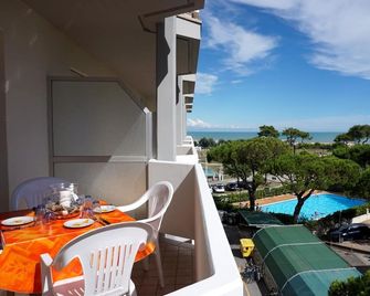 Flat with a partial sea view - Caorle - Balcony