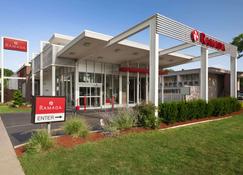 Ramada by Wyndham Rockville Centre - Rockville Centre - Building