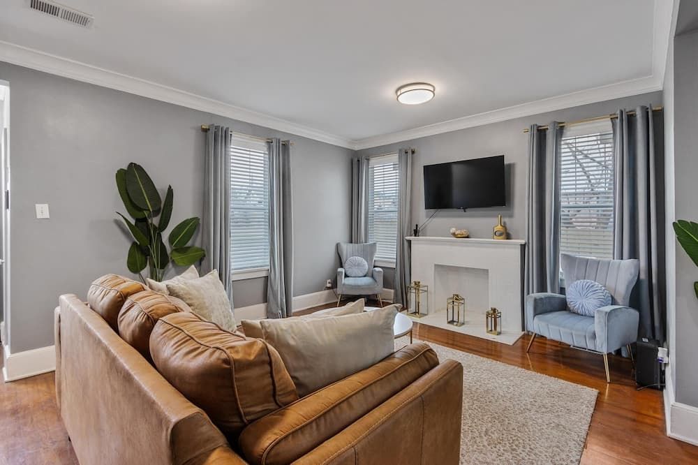 Midtown Retreat, 4mi to Downtown & Large Private Deck - ממפיס - סלון