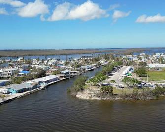 Pet-Friendly / Family-Friendly Waterfront Vacation Rental + Free Boat Dockage! - Matlacha