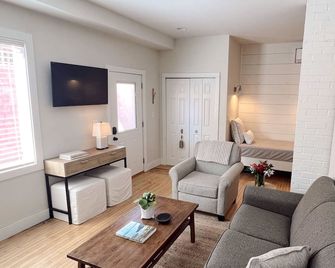 Downtown Green Lake-Steps from Lake, Restaurants and Shopping - Green Lake - Sala de estar