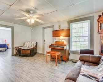 Pet-Friendly Home w/ Grill & Porch in Martinsville - Martinsville