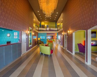 Clarion Inn & Suites Evansville Eastland Area - אבנסוויל - לובי
