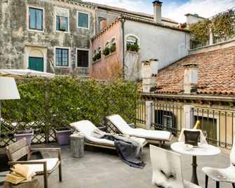 Palazzina Grassi - Venice - Bedroom